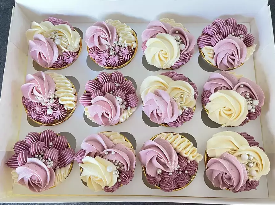 12 Mauve Cupcakes