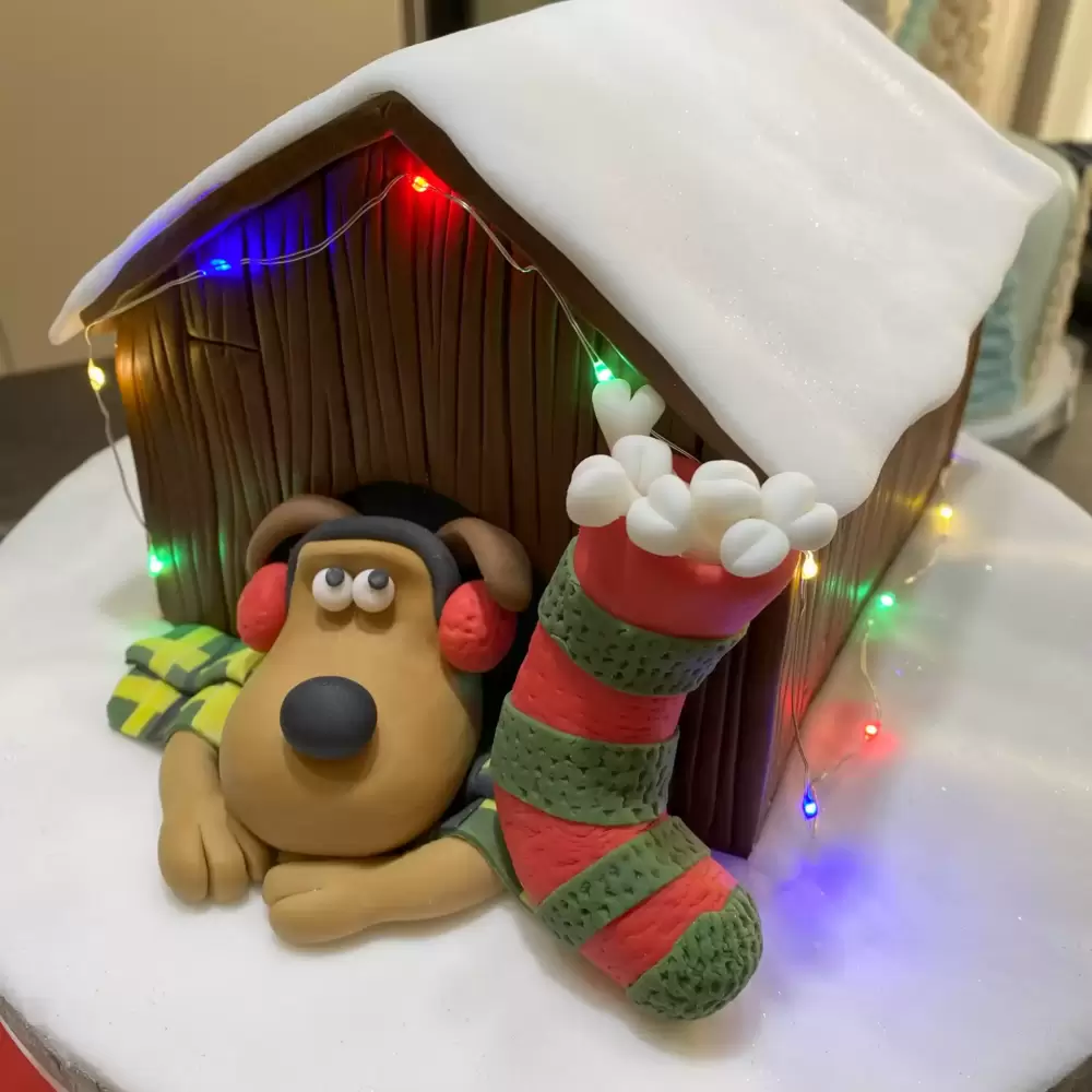 Gromit Christmas Kennel with LEDs by Spiffydrip Cake Co